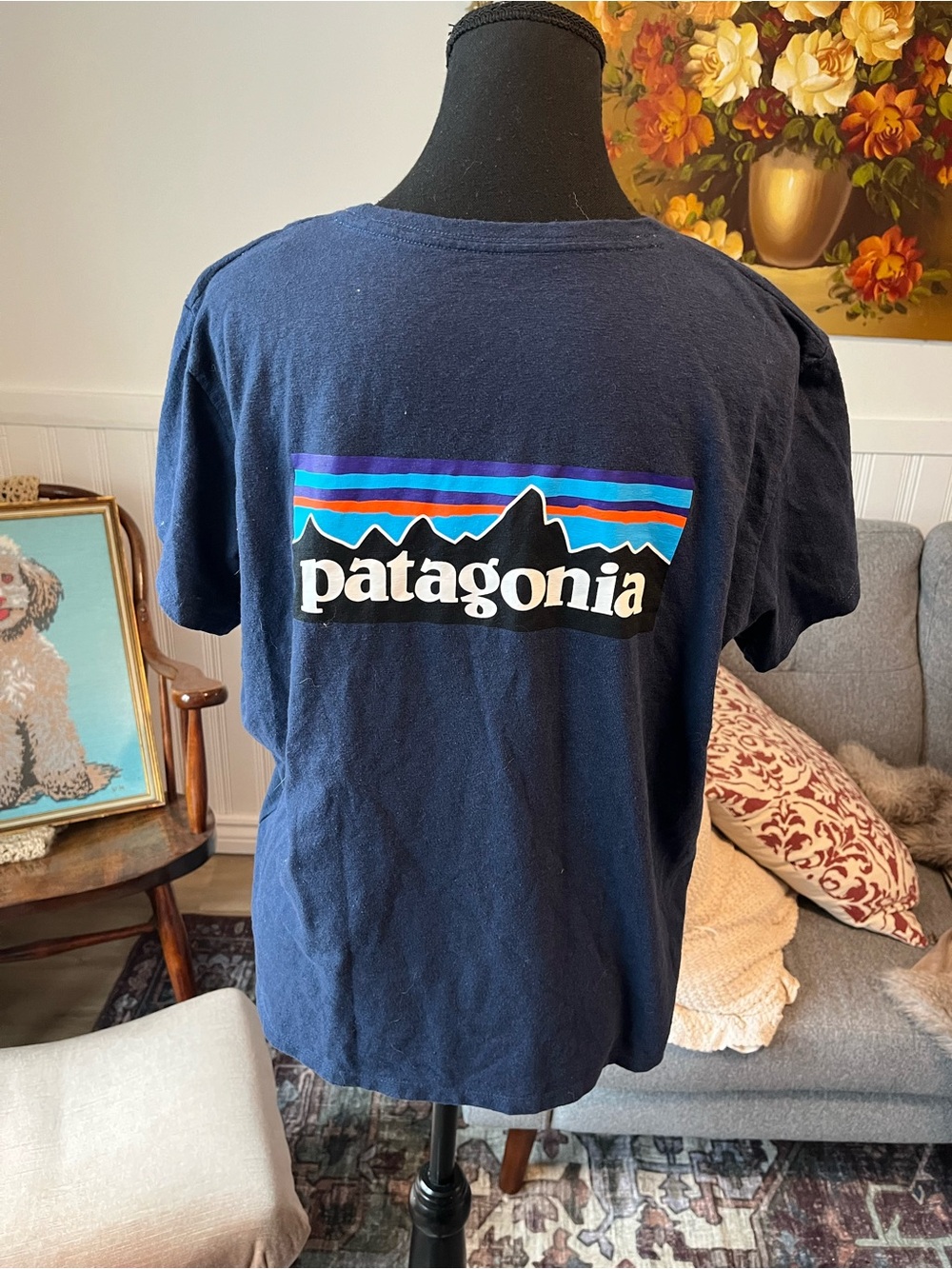 Women’s Patagonia Navy Logo Tee with Multicolor Mountain Graphic XL Like New